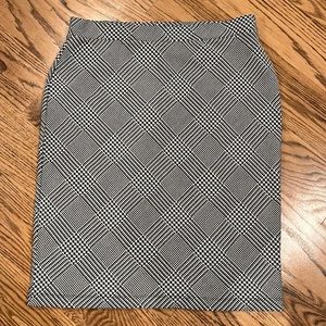Liz Claiborne Black and White Skirt.  Size XL